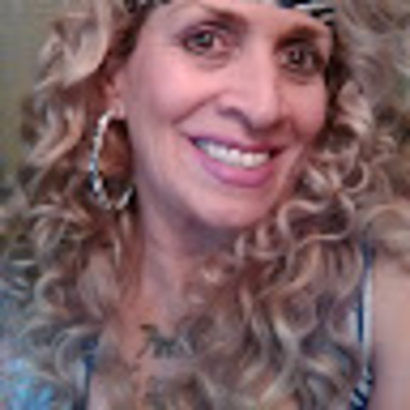 Meet your Posher, Bobbi - Picture 1 of 1